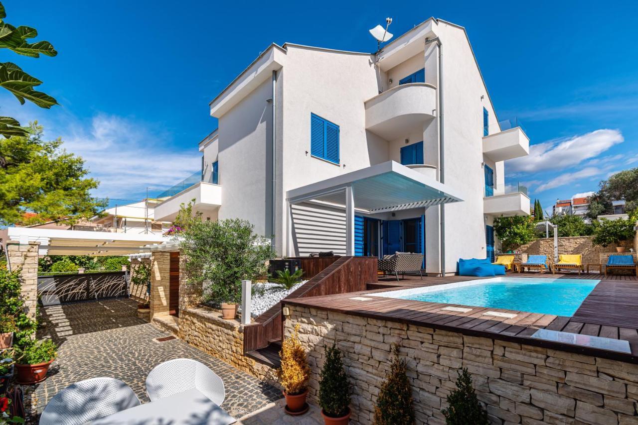The Luxury Nest - Private Heated Pool Apartmán