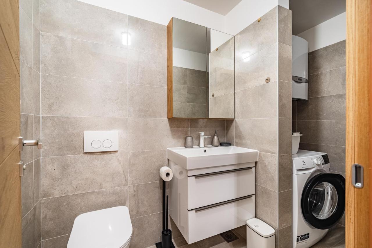 The Luxury Nest - Private Heated Pool Apartment