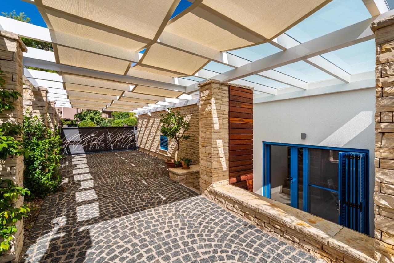 The Luxury Nest - Private Heated Pool Apartment *