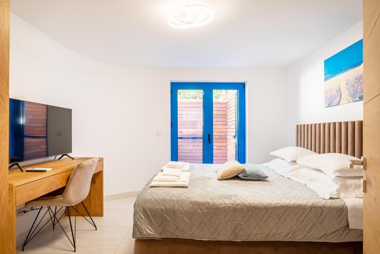 The Luxury Nest - Private Heated Pool Apartmán